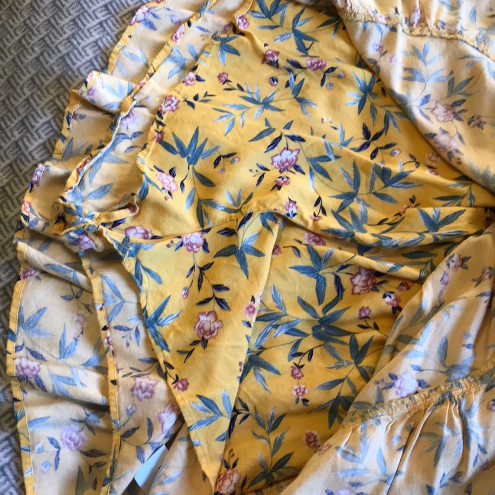 Beautiful yellow romper - Picture 4 of 6